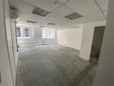Ponto Comercial para alugar, 130m² no Cidade Monções, São Paulo