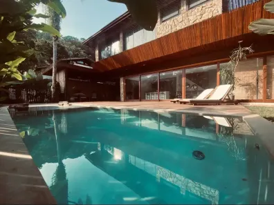 Casa com 4 Quartos para alugar, 250m² no Camburi, São Sebastião