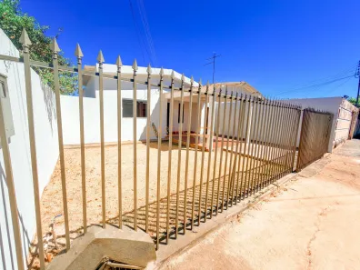 Casa com 3 Quartos à venda, 220m² no Centro, Araguari
