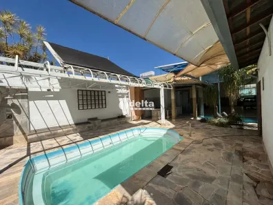 Casa com 4 Quartos à venda, 665m² no Brasil, Uberlândia
