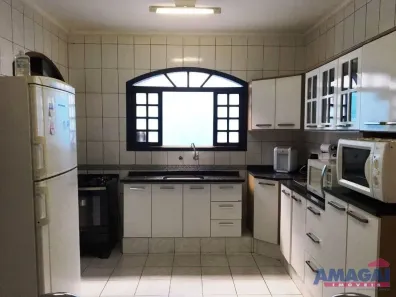 Sobrado com 4 Quartos à venda, 189m² no Parque dos Príncipes, Jacareí