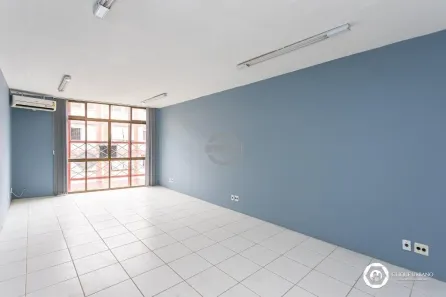 Sala Comercial à venda, 49m² no Passo da Areia, Porto Alegre