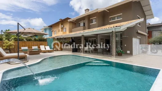 Casa de Condomínio com 3 Quartos à venda, 695m² no Massaguaçu, Caraguatatuba