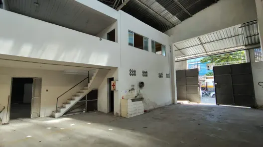 Galpão/Depósito/Armazém para alugar, 450m² no Olaria, Rio de Janeiro