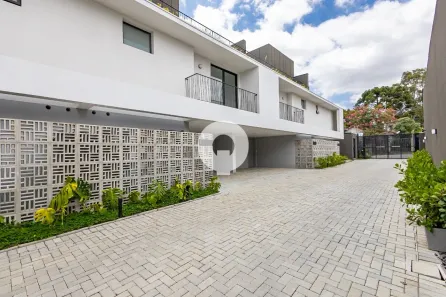 Sobrado com 3 Quartos à venda, 204m² no Guabirotuba, Curitiba