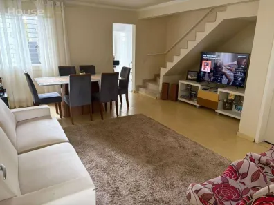 Sobrado com 3 Quartos à venda, 181m² no Novo Mundo, Curitiba