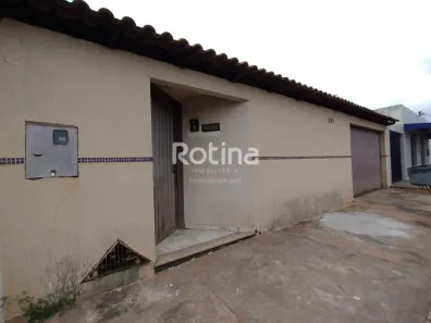 Casa com 3 Quartos para alugar, 130m² no Jardim das Palmeiras, Uberlândia