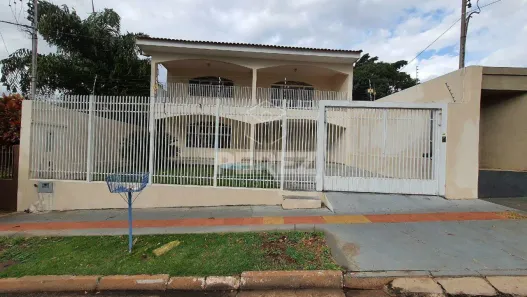 Sobrado com 4 Quartos à venda, 328m² no Monte Castelo, Campo Grande