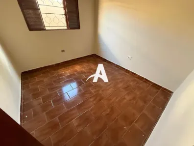 Casa com 3 Quartos para alugar, 100m² no Aclimação, Uberlândia
