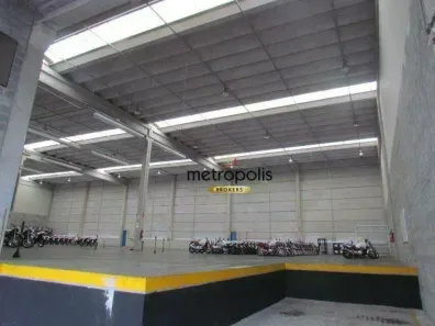 Galpão/Depósito/Armazém para alugar, 911m² no Piraporinha, Diadema