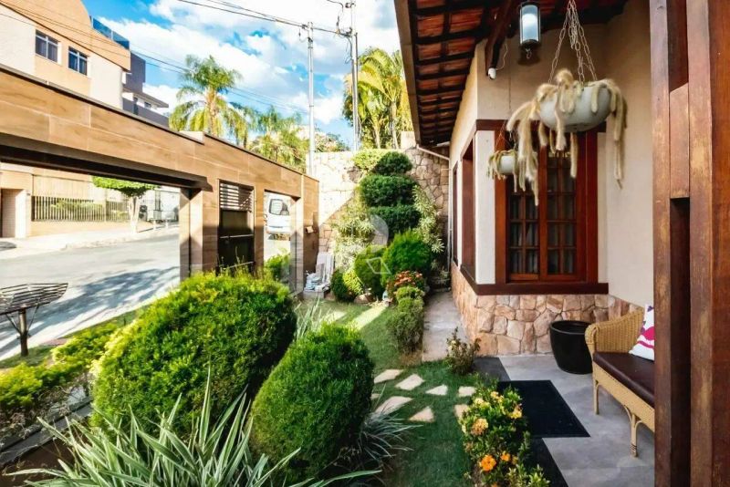 Casa com 4 quartos — Castelo, Belo Horizonte