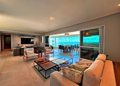 Apartamento de 200 m² com 3 quartos, 3 suítes, 4 banheiros e 4 vagas disponível para venda em condomínio com piscina e elevador em