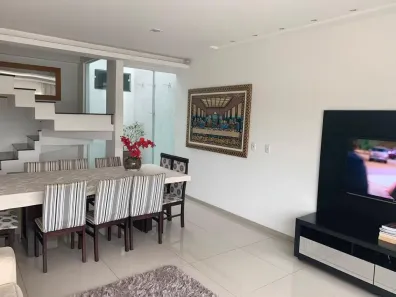 Casa com 3 Quartos à venda, 280m² no Jardim Patrícia, Uberlândia