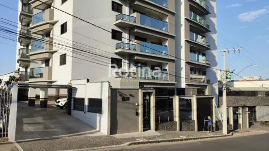 Apartamento com 3 Quartos para alugar, 109m² no Nossa Senhora Aparecida, Uberlândia