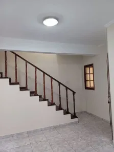 Casa com 2 Quartos para alugar, 130m² no Jardim Santa Maria, Jacareí