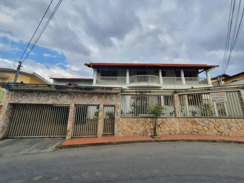Casa com 7 quartos — Copacabana, Belo Horizonte