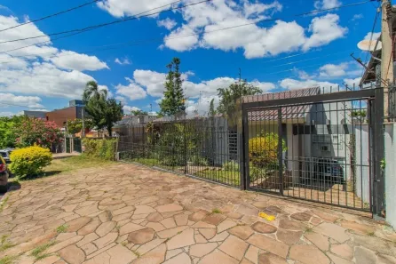 Casa com 3 Quartos à venda, 234m² no Três Figueiras, Porto Alegre