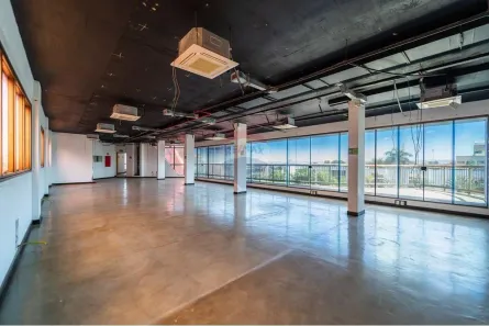 Prédio Comercial à venda, 2500m² no Zona Industrial, Brasília