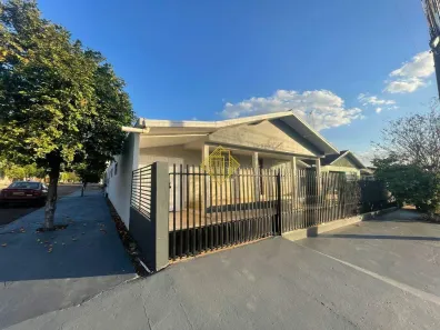 Casa com 4 Quartos para alugar, 257m² no Vila Pioneiro, Toledo
