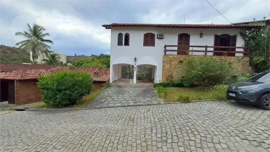 Casa de Condomínio com 3 Quartos à venda, 280m² no Maria Paula, Niterói