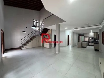 Sobrado com 4 Quartos à venda, 250m² no Canto do Forte, Praia Grande