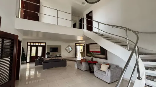 Sobrado com 4 Quartos à venda, 310m² no Alto do Calhau, São Luís