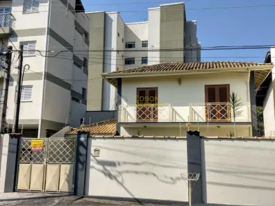 Sobrado com 3 Quartos para alugar, 125m² no Jardim do Ypê, Pindamonhangaba