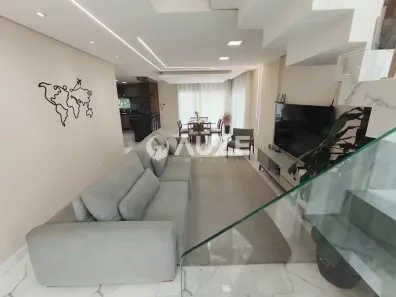 Sobrado com 5 Quartos à venda, 312m² no Xaxim, Curitiba