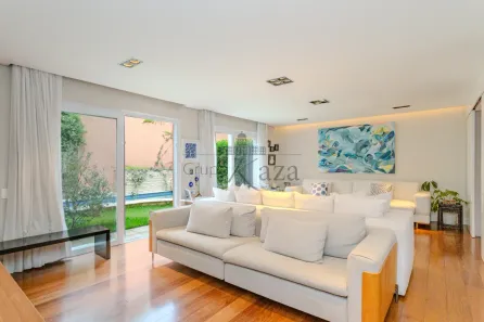 Casa de Condomínio com 4 Quartos à venda, 424m² no Jardim Sílvia (Zona Oeste), São Paulo
