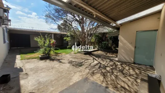 Casa com 3 Quartos à venda, 213m² no Brasil, Uberlândia