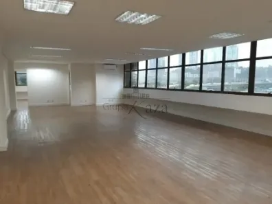 Prédio Comercial para alugar, 133m² no Vila Olímpia, São Paulo