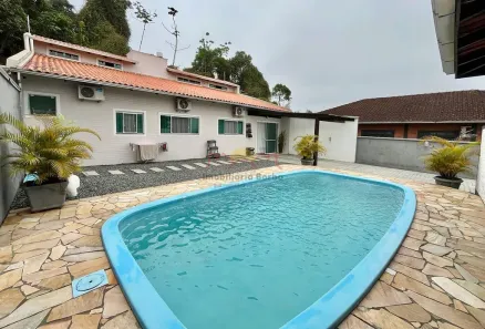 Casa com 3 Quartos à venda, 143m² no Floresta, Joinville