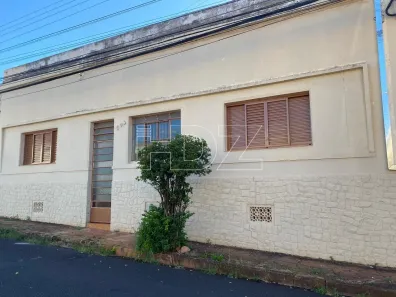 Casa com 3 Quartos para alugar, 182m² no Centro, Araraquara