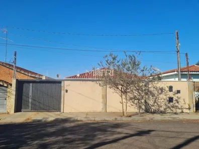 Casa com 3 Quartos à venda, 171m² no Parque Alvorada, Araraquara