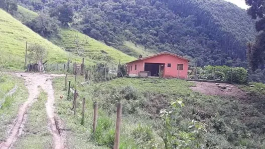 Fazenda/Sítio com 2 Quartos à venda, 200m² no Lajeado, Paraibuna