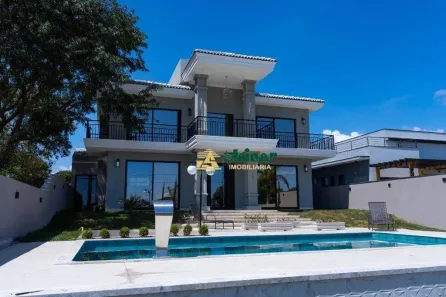 Sobrado com 4 Quartos à venda, 220m² no Riviera de Santa Cristina XIII, Paranapanema