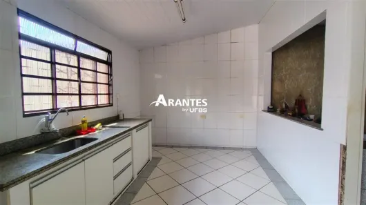 Casa com 2 Quartos à venda, 168m² no São Jorge, Uberlândia