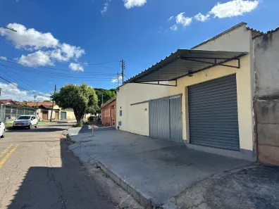 Casa com 4 Quartos à venda, 214m² no Jardim Balneário Meia Ponte, Goiânia