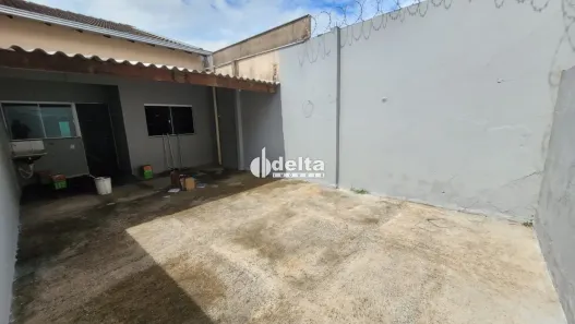 Casa com 2 Quartos à venda, 140m² no Luizote de Freitas, Uberlândia