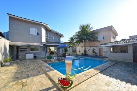 Sobrado com 3 Quartos à venda, 500m² no Centro, Peruíbe