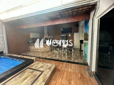 Casa com 3 Quartos para alugar, 175m² no Jardim Inconfidência, Uberlândia