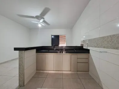 Casa com 3 Quartos para alugar, 70m² no Padre Eustáquio, Divinópolis