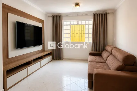 Casa com 3 Quartos para alugar, 220m² no Cândida Câmara, Montes Claros
