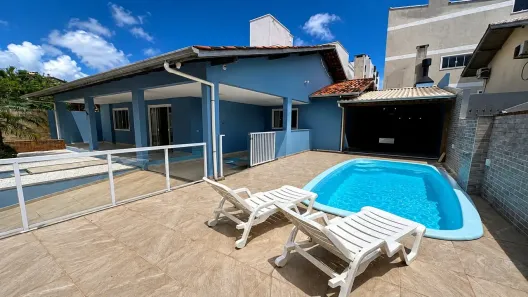 Casa com 4 Quartos para alugar, 200m² no Bombas, Bombinhas