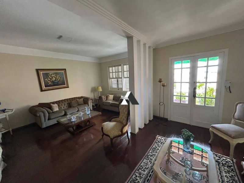 Casa com 4 quartos — Sagrada Família, Belo Horizonte