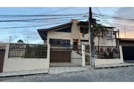 Casa com 4 Quartos à venda, 360m² no Farolândia, Aracaju