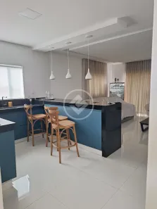 Sobrado com 3 Quartos à venda, 250m² no Laranjeiras, Uberlândia