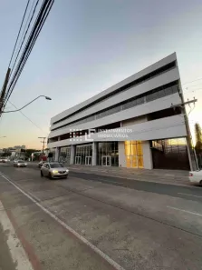 Sala Comercial para alugar, 890m² no São João, Porto Alegre