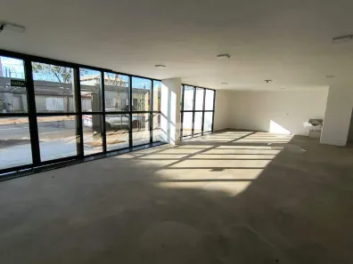 Prédio Comercial para alugar, 3346m² no Santa Mônica, Uberlândia