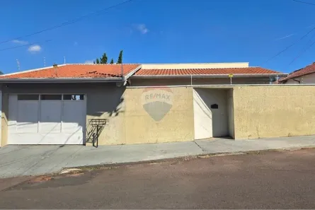 Casa com 3 Quartos à venda, 136m² no Jardim Dona Nicota de Barros, Botucatu